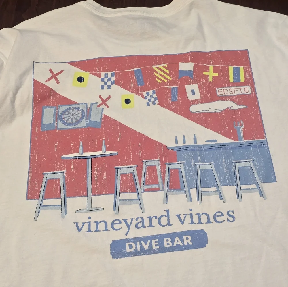Vineyard Vines Medium Long Sleeve Pocket Tee "Dive Bar" Like New - Picture 6 of 8